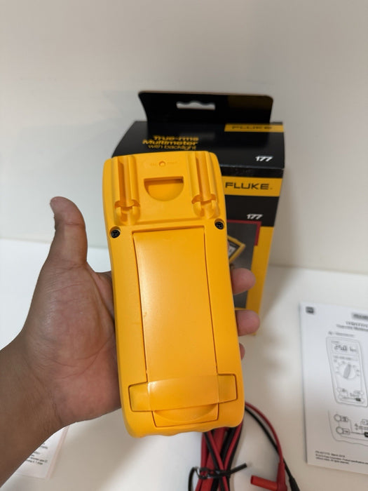 FLUKE 177 TRUE RMS MULTIMETER (NEE FACTORY SEALED) CALIBRATED 2025 / SHIPS FAST