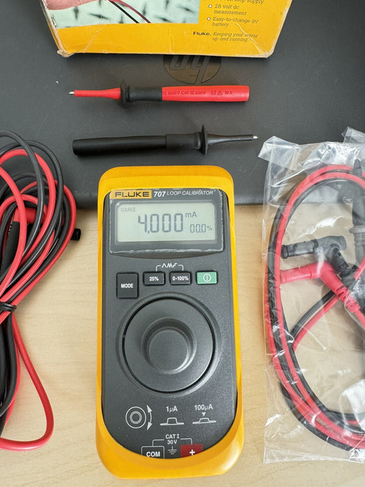 FLUKE 707 LOOP CALIBRATOR W/ ACCESSORIES - FREE SHIPPING