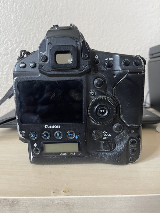 Canon EOS 1D X 18.1MP Digital SLR Camera - Black (Body Only NO ACCESORIES)