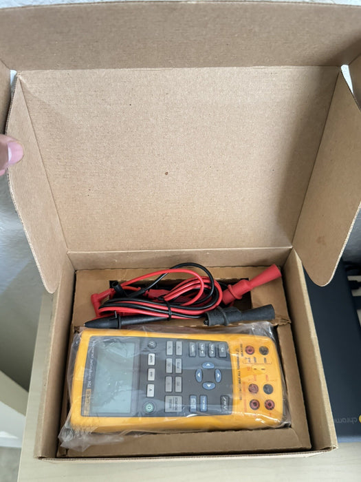 FLUKE 724 TEMPERATURE CALIBRATOR METER / NEW SEALED - FREE SHIPPING