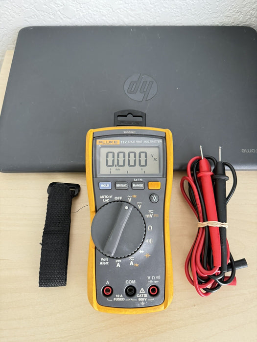 Fluke 117 True RMS Digital Multimeter with Integrated Voltage Detection W/LEADS