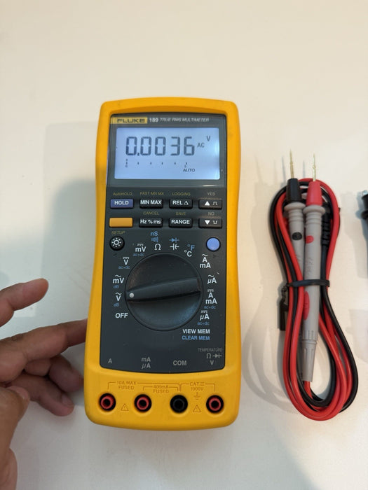 FLUKE 189 TRUE RMS MULTIMETER W/ LEADS & CLIPS - SHIPS FAST