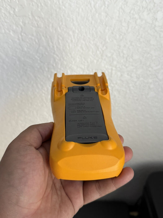 FLUKE 117 TRUE RMS MULTIMETER W/ NEW TL75 - SHIPS FAST