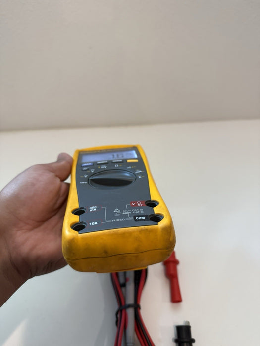 FLUKE 179 TRUE RMS MULTIMETER W/LEADS & CLIPS - SHIPS FAST
