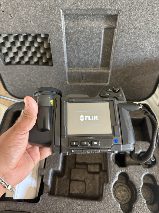 FLIR T420 THERMAL IMAGING CAMERA W/ CHARGER & BATTERIES - FREE SHIPPING (TESTED)