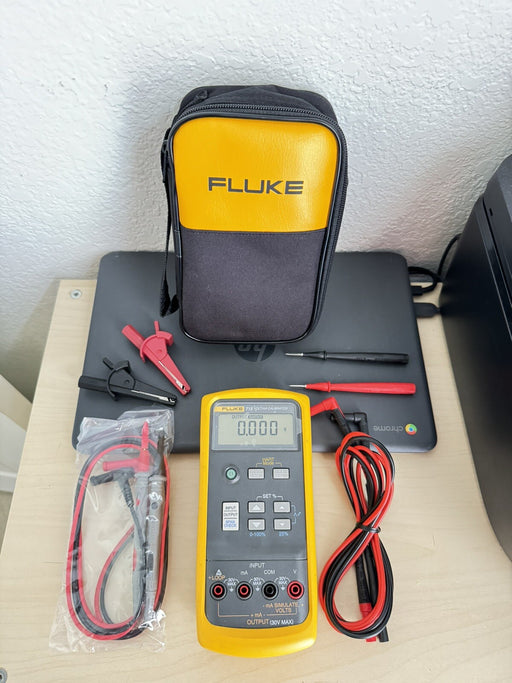FLUKE 715 VOLT/mA CALIBRATOR W/ACCESSORIES (TESTED) - FREE SHIPPING
