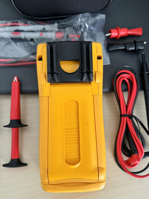 Fluke 725 Multifunction Process Calibrator W/NEW LEADS & BAG - SHIPS FAST