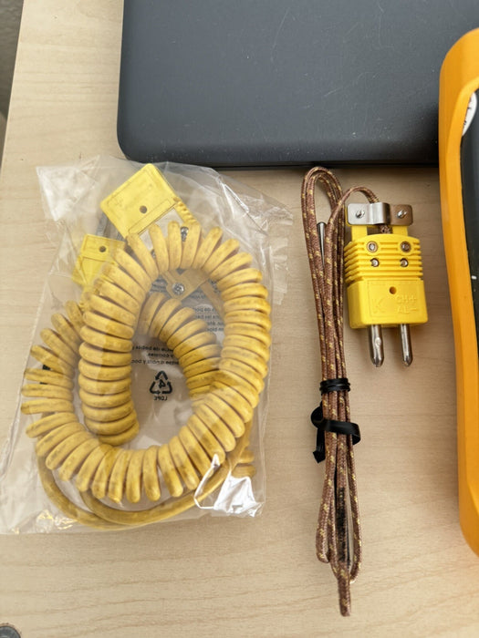 FLUKE 54 IIB 2 CHANNEL THERMOCOUPLE THERMOMETER W/PROBES -FREE SHIPPING (TESTED)
