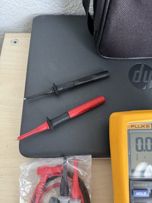 FLUKE 189 TRUE RMS MULTIMETER W/ LEADS & BAG - FREE SHIPPING