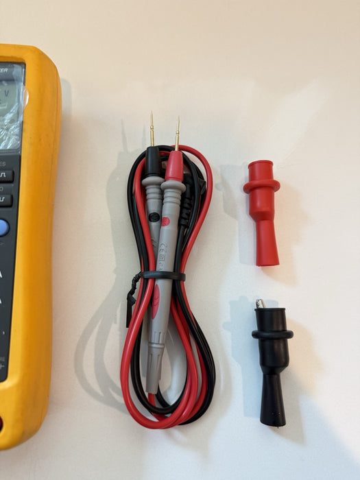 FLUKE 189 TRUE RMS MULTIMETER W/ LEADS & CLIPS - FREE SHIPPING