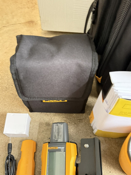 FLUKE SMFT-1000/PRO MULTIFUNCTION PV TESTER & PERFORMANCE ANALYZER (NEW SEALED)