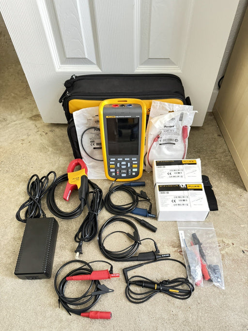 FLUKE 125B/NA INDUSTRIAL SCOPEMETER  40MHz HANDHELD OSCILLOSCOPE 1HZ TO 70HZ