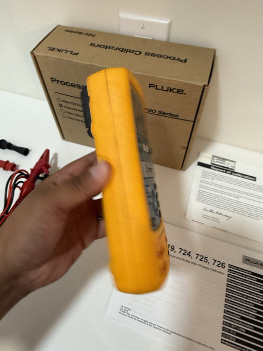 FLUKE 725 MULTIFUNCTION PROCESS CALIBRATOR  W/ ACCESSORIES (TESTED) SHIPS FAST
