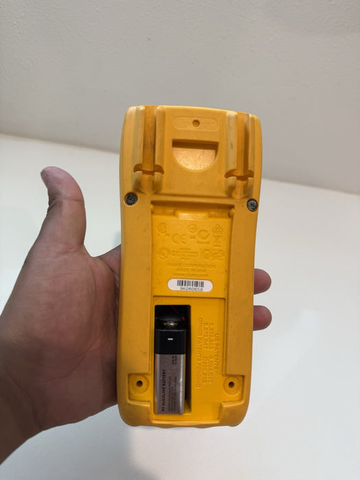 FLUKE 77-IV MULTIMETER (PARTS ONLY) FOR PARTS - SHIPS FAST
