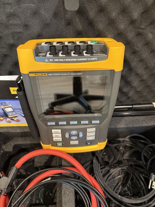 FLUKE 435 SERIES THREE PHASE POWER QUALITY & ENERGY ANALYZER W/ ROLLING CASE