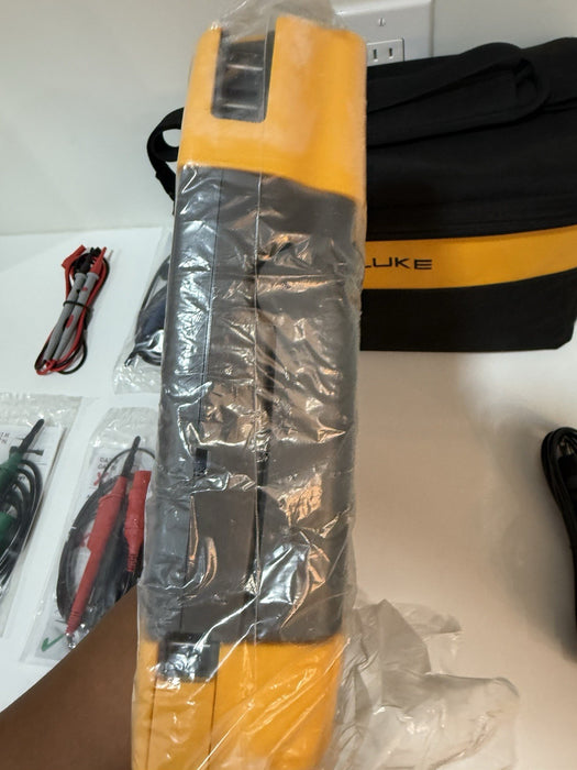 FLUKE 190-204 SCOPEMETER 4CH 200MHZ 2.5GS/S (NEW SEALED) SHIPS FAST - TESTED