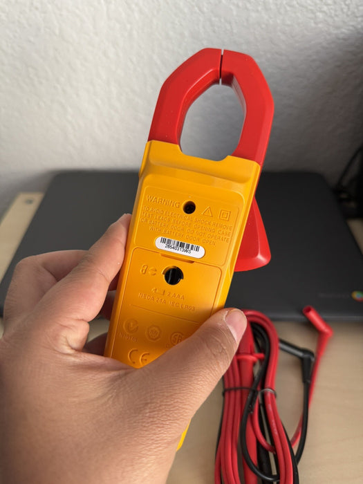 FLUKE 323 TRUE RMS CLAMP METER W/ LEADS & PROBE (NEW) SHIPS FAST