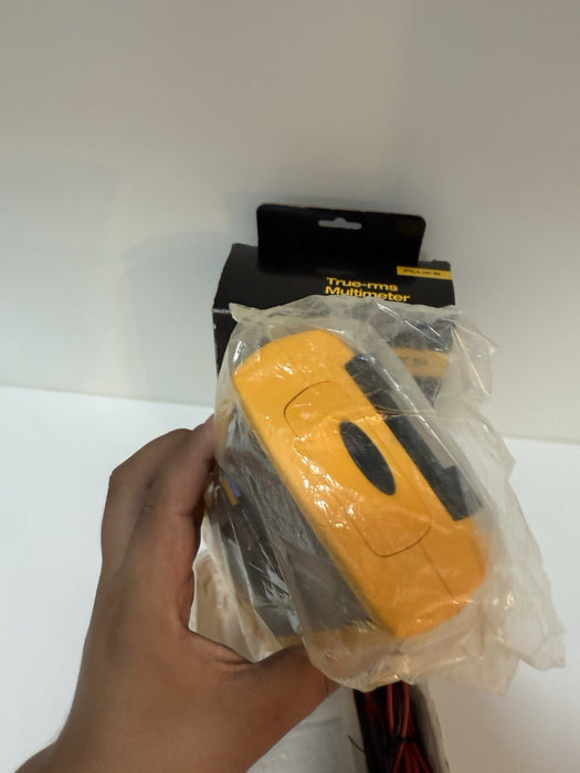 FLUKE 187 TRUE RMS MULTIMETER W/ LEADS (NEW FACTORY SEALED) FREE SHIPPING