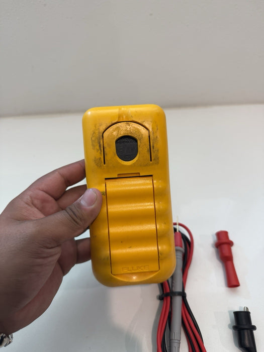 FLUKE 16 MULTIMETER W/ LEADS - SHIPS FAST (TESTED)