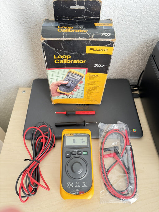 FLUKE 707 LOOP CALIBRATOR W/ ACCESSORIES - FREE SHIPPING