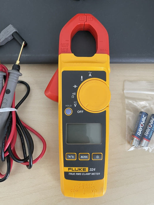 FLUKE 324 CLAMP METER W/ SOFT CASE AND LEADS (SHIPS FAST)