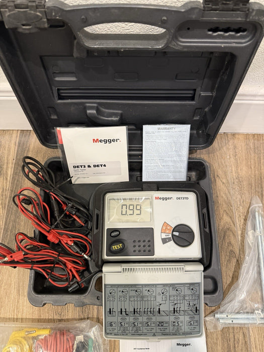 MEGGER DET3TD EARTH TESTER W/ACCESSORIES & CASE (TESTED) SHIPS FAST