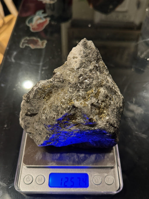Natural black rock with gold / Weighs : 2 + Pounds