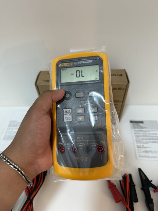 FLUKE 712 RTD CALIBRATOR (NEW FACTORY SEALED) SHIPS FAST - FREE SHIPPING (RARE)