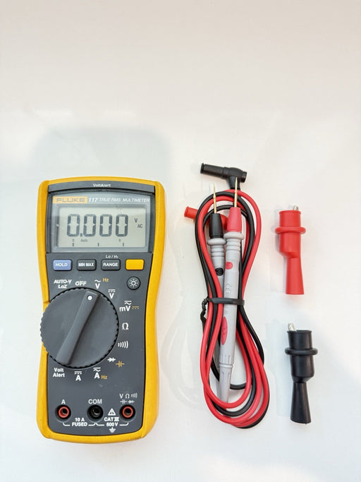 FLUKE 117 TRUE RMS MULTIMETER W/ LEADS & CLIPS - SHIPS FAST