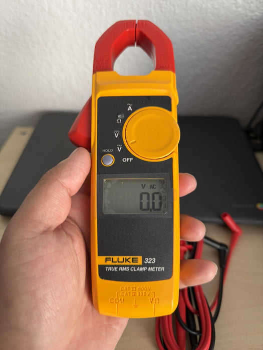 FLUKE 323 TRUE RMS CLAMP METER W/ LEADS & PROBE (NEW) SHIPS FAST