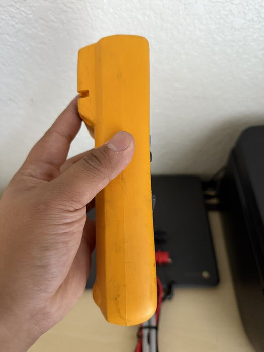 FLUKE 1587 INSULATION TESTER W / LEADS (PARTS ONLY) DOESN’T WORK