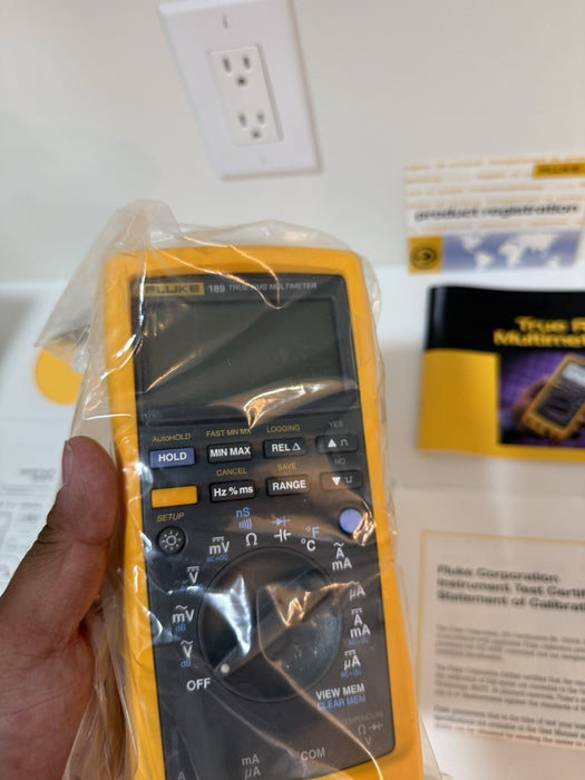 FLUKE 189 TRUE RMS MULTIMETER (NEW FACTORY SEALED) SUPER RARE - NEW & SHIPS FREE