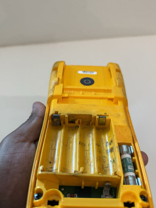 FLUKE 187 TRUE RMS MULTIMETER (PARTS ONLY) FOR PARTS - SHIPS FAST