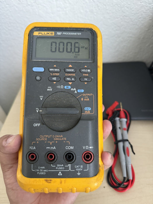 FLUKE 787 PROCESSMETER W/LEADS (SHIPS FAST) FREE SHIPPING
