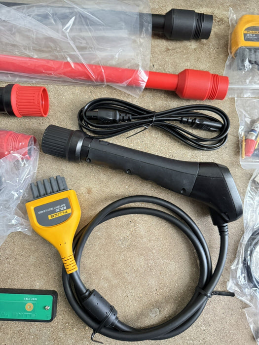 FLUKE BT520 BATTERY ANALYZER KIT / NEW SEALED - FREE SHIPPING