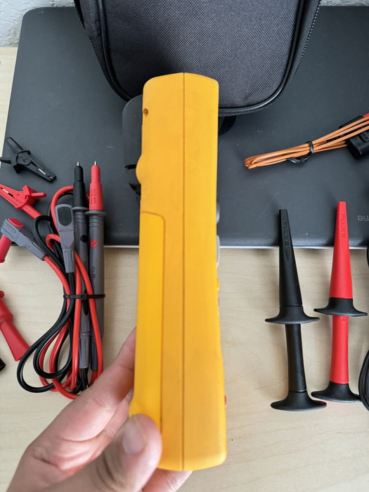Fluke 726 Precision Multifunction Process Calibrator /W NEW LEADS & BAG & CLIPS