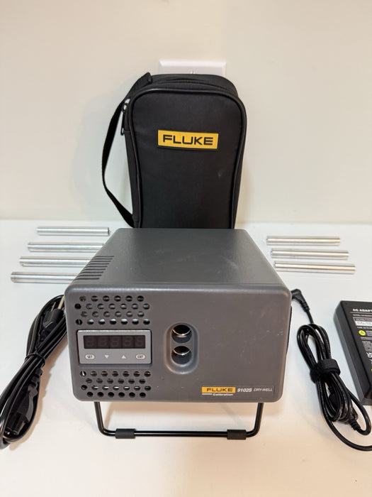 FLUKE 9102S DRY-WELL CALIBRATOR W/BAG & CHARGER - SHIPS FAST