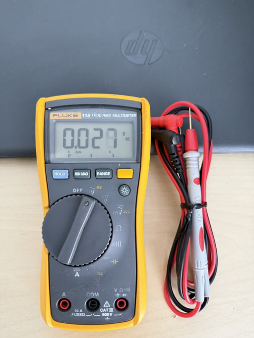 FLUKE 115 TRUS-RMS DIGITAL MULTIMETER / LEADS - SHIPS FAST