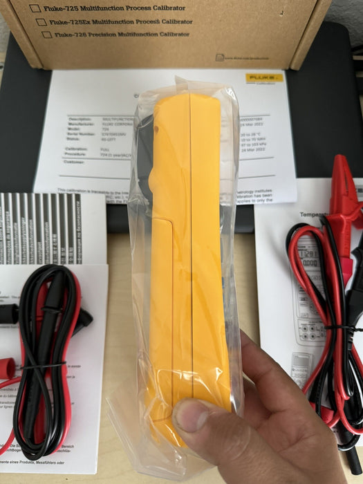 FLUKE 724 TEMPERATURE CALIBRATOR - CALIBRATED 2022 / NEW SEALED - FREE SHIPPING