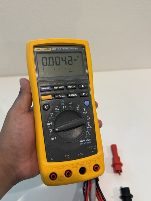 FLUKE 189 TRUE RMS MULTIMETER W/ LEADS & CLIPS - FREE SHIPPING