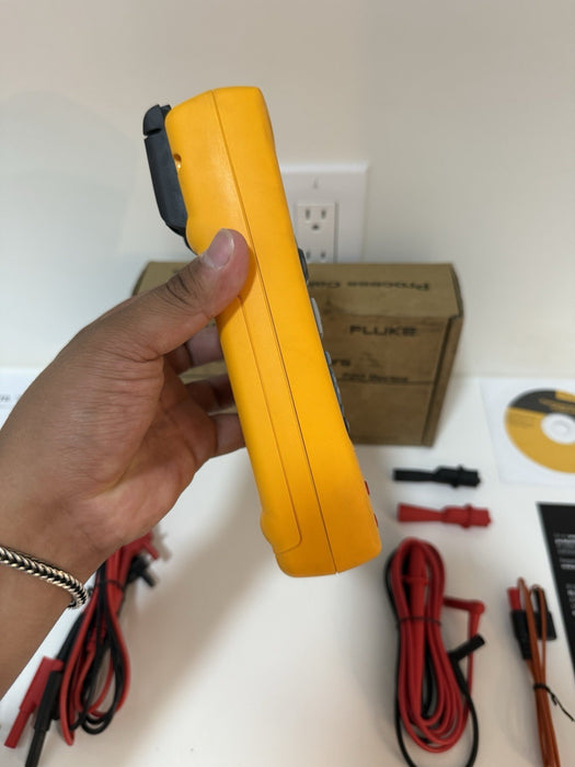 FLUKE 724 TEMPERATURE CALIBRATOR METER / NEW SEALED - FREE SHIPPING (TESTED) NEW