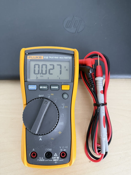 FLUKE 115 TRUS-RMS DIGITAL MULTIMETER / LEADS - SHIPS FAST
