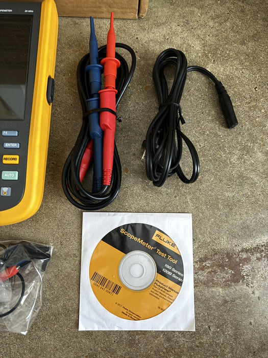 FLUKE 123B INDUSTRIAL SCOPE METER OSCILLOSCOPE 20 MHZ ( FREE SHIPPING )