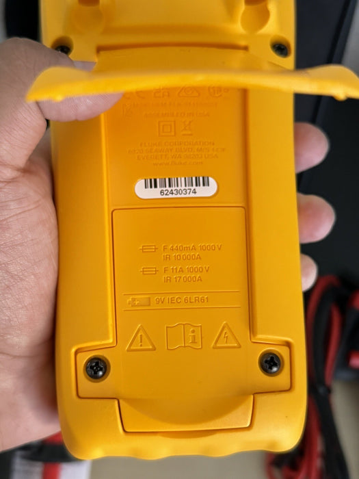 Fluke 179/EDA2 True RMS Digital Multimeter & Accessory Combo Kit