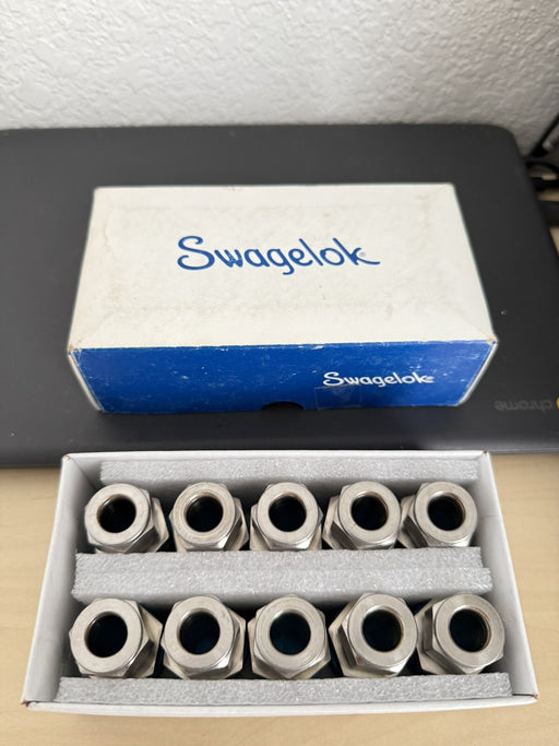 (1) SWAGELOK SS-810-1-12BT SS TUBE FITTING, 1/2" TUBE OD x 3/4" MALE NPT, NIB