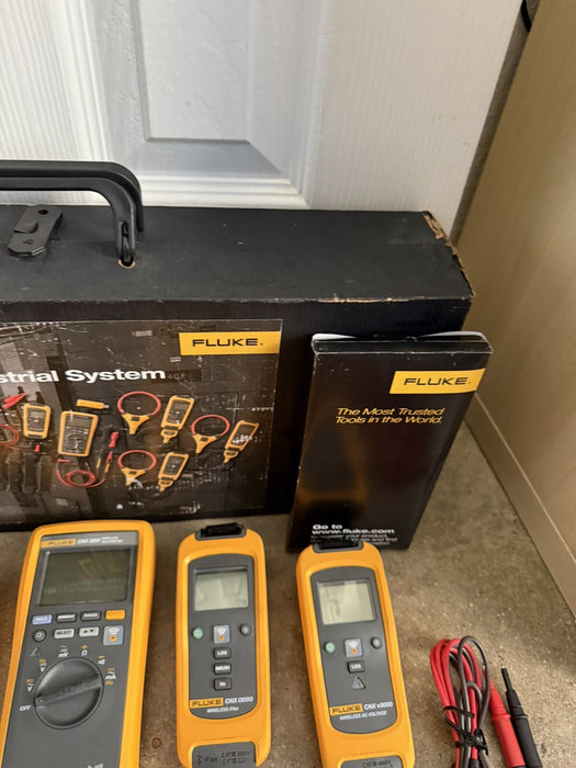 Fluke 3000 FC IND Wireless True-RMS Digital Multimeter Industrial Kit