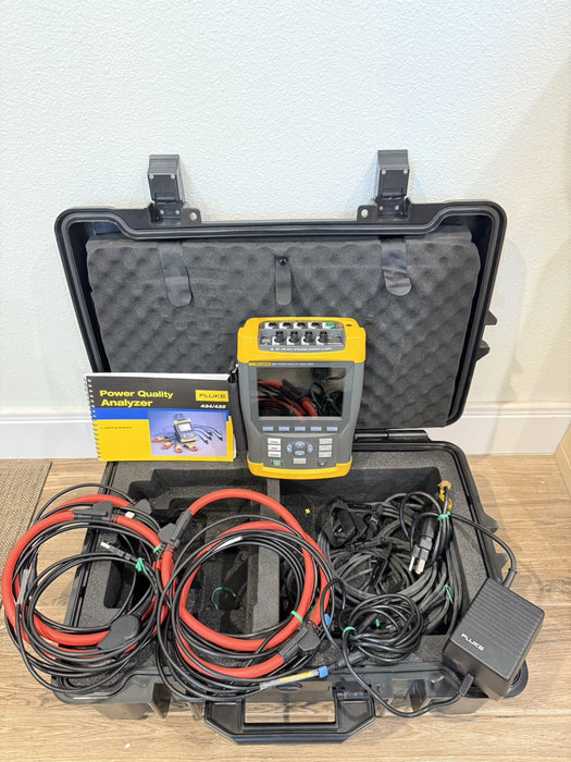 FLUKE 435 SERIES THREE PHASE POWER QUALITY & ENERGY ANALYZER W/ ROLLING CASE
