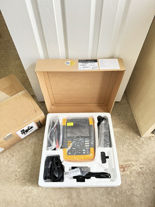 FLUKE 190-062-III - COLOR SCOPE METER 60MHZ 2 CHANNEL / NEW SEALED - SHIPS FREE