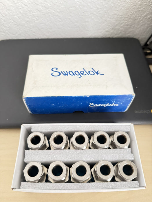 (1) SWAGELOK SS-810-1-12BT SS TUBE FITTING, 1/2" TUBE OD x 3/4" MALE NPT, NIB