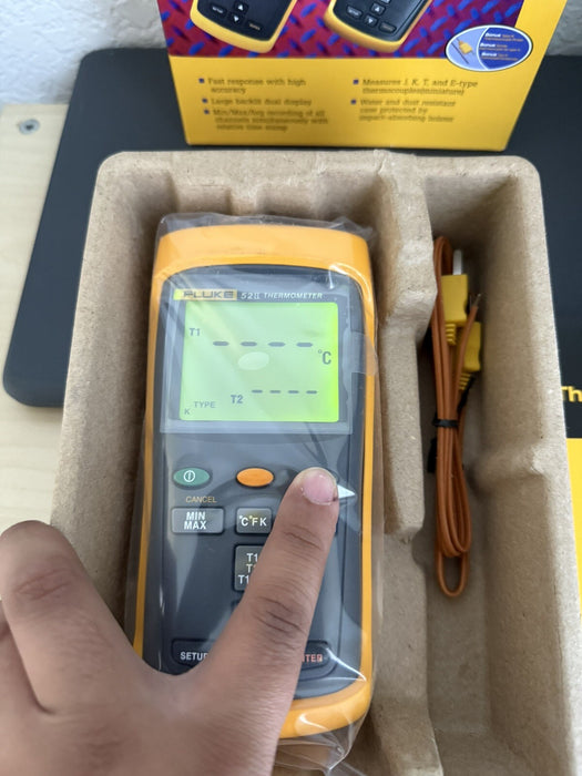 FLUKE 52-II 60HZ DUAL DIGITAL THERMOCOUPLE THERMOMETER /NEW SEALED/FREE SHIPPING